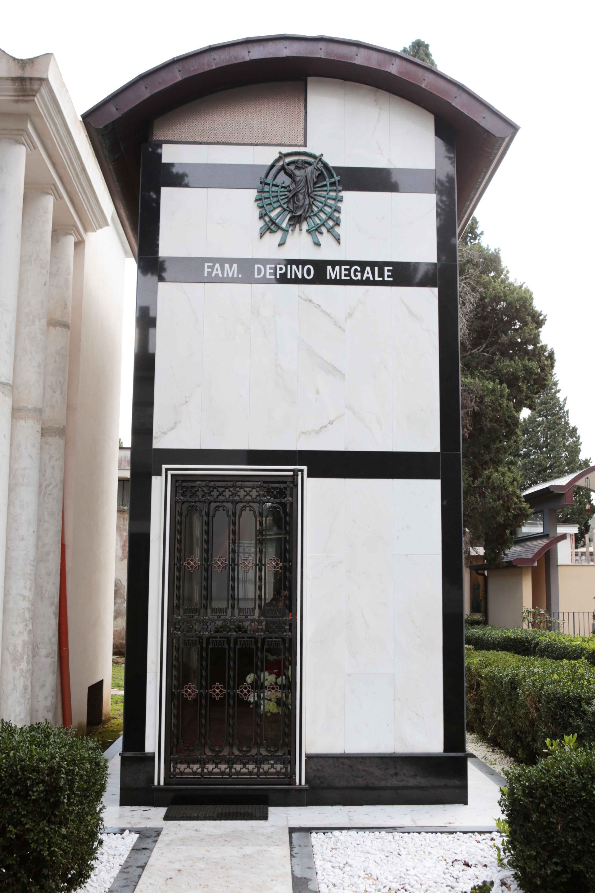 Fortunata Megale's tomb, Cittanova -01.jpg